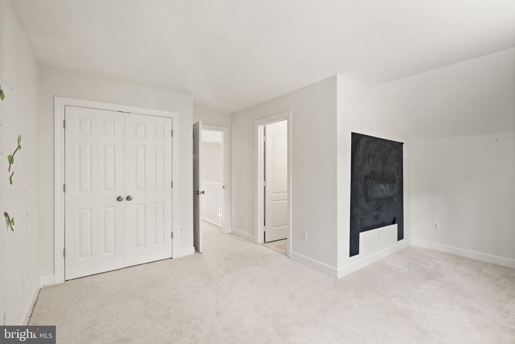 11301 Bright Pond Ln