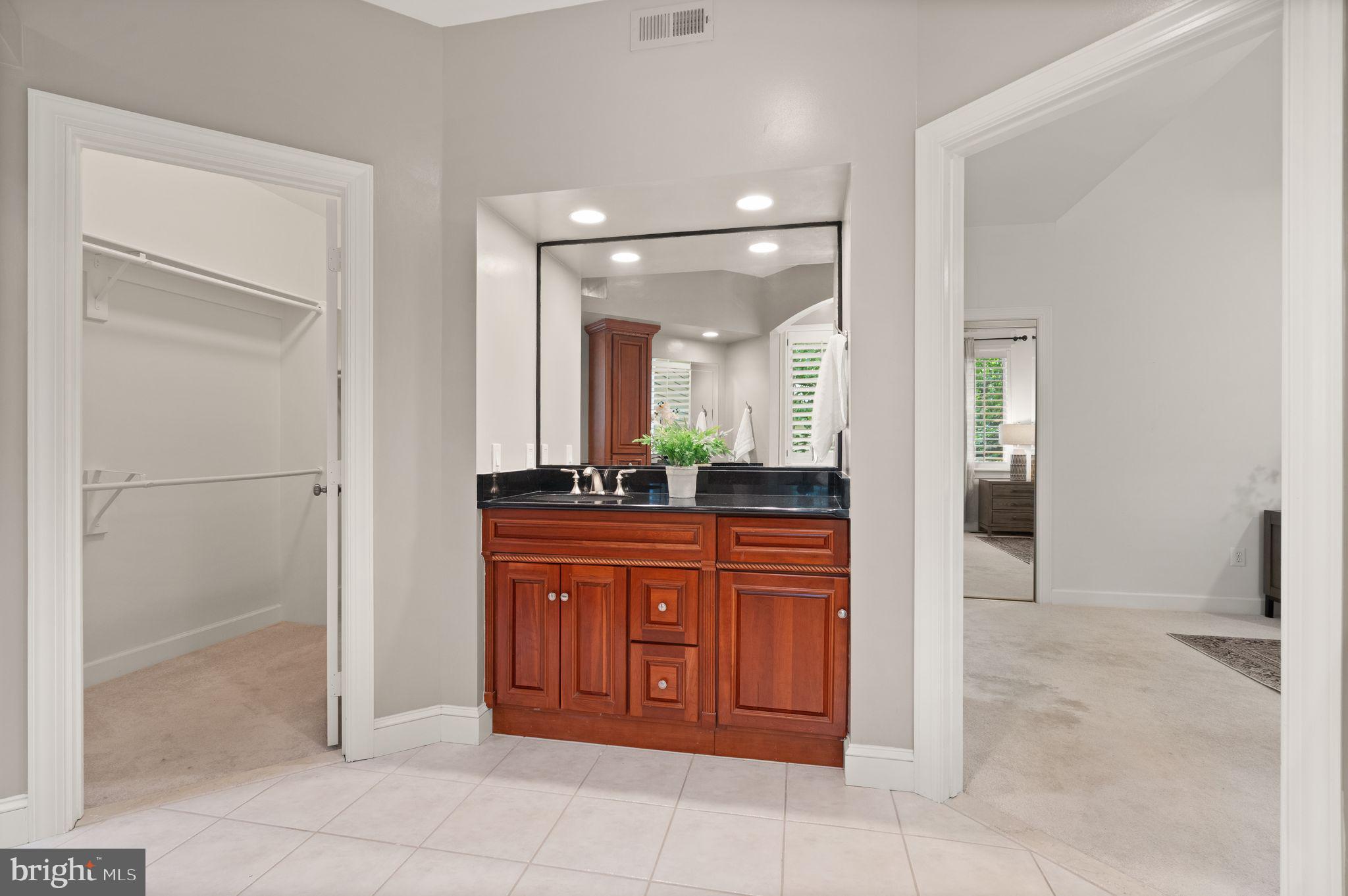 11301 Bright Pond Ln