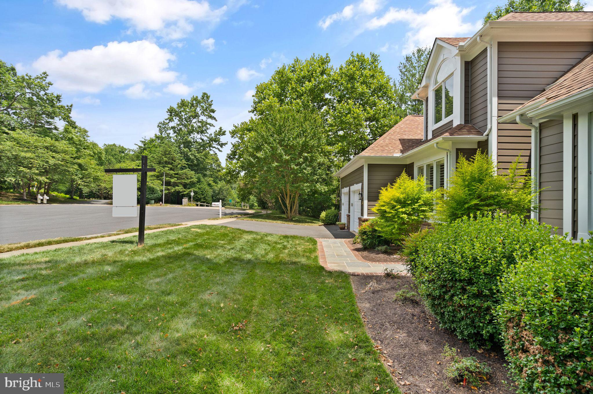 11301 Bright Pond Ln