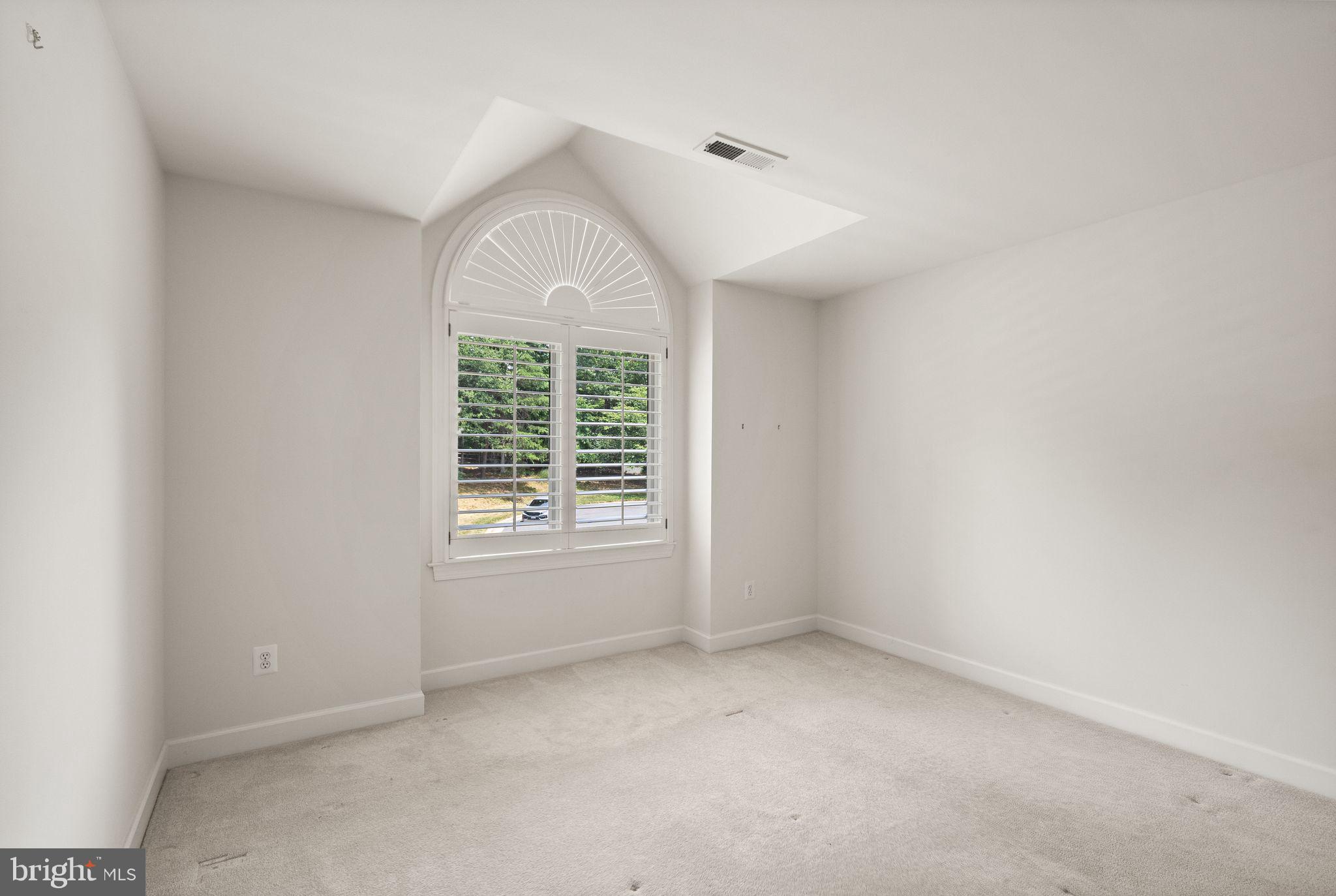 11301 Bright Pond Ln