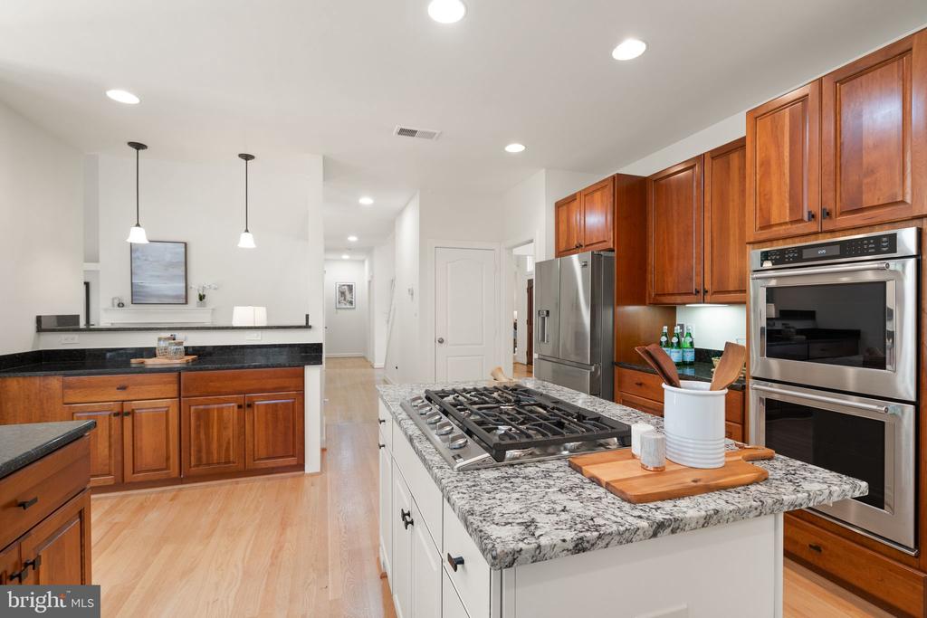 11301 Bright Pond Ln