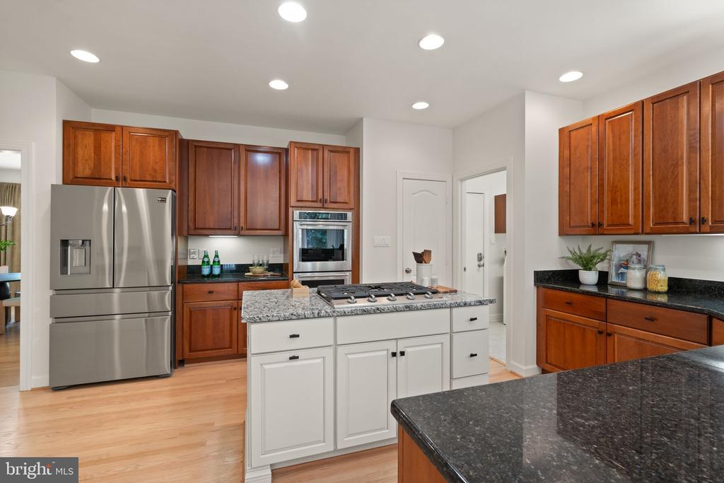11301 Bright Pond Ln