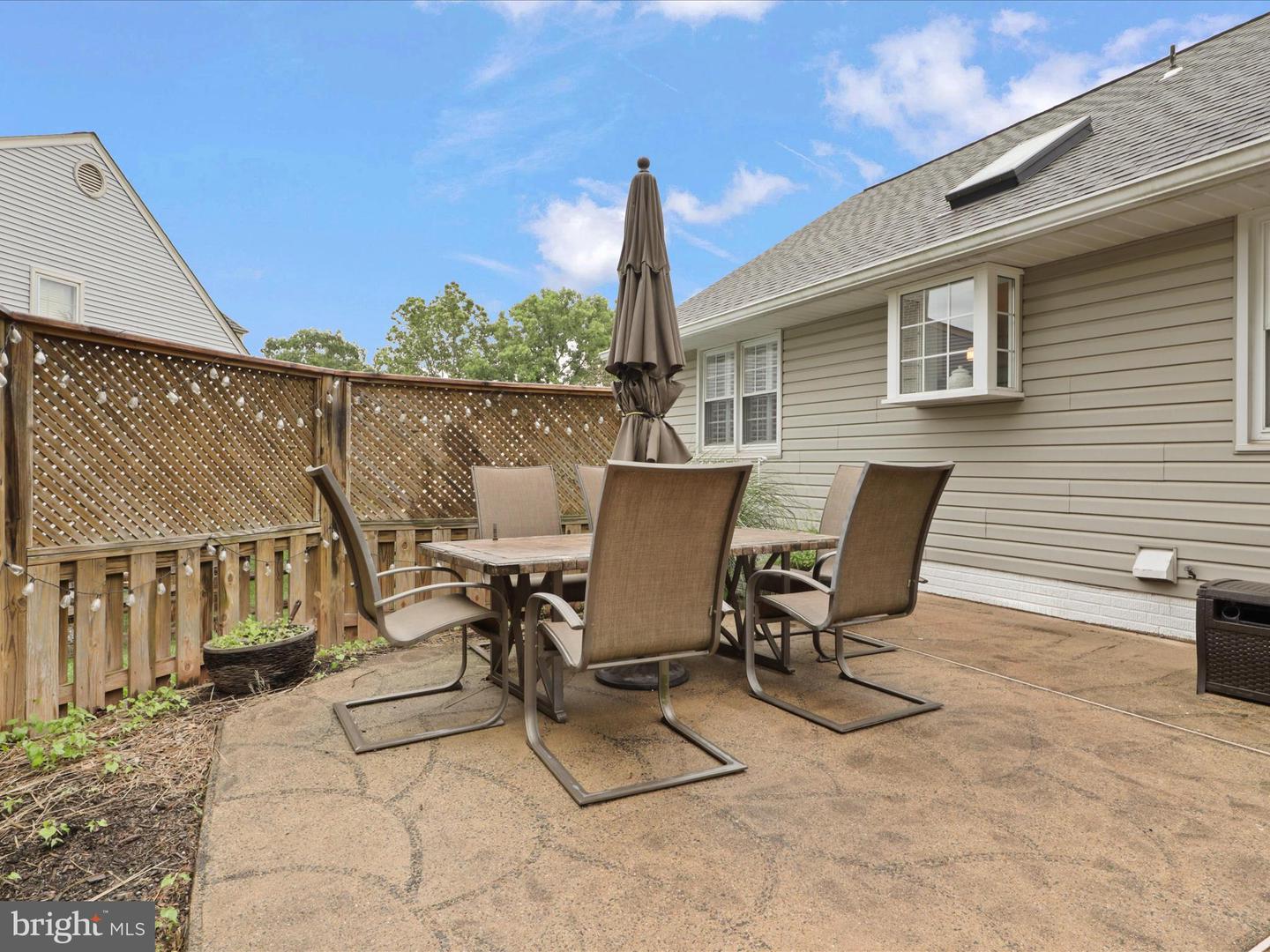 5200 Honeysuckle Ct
