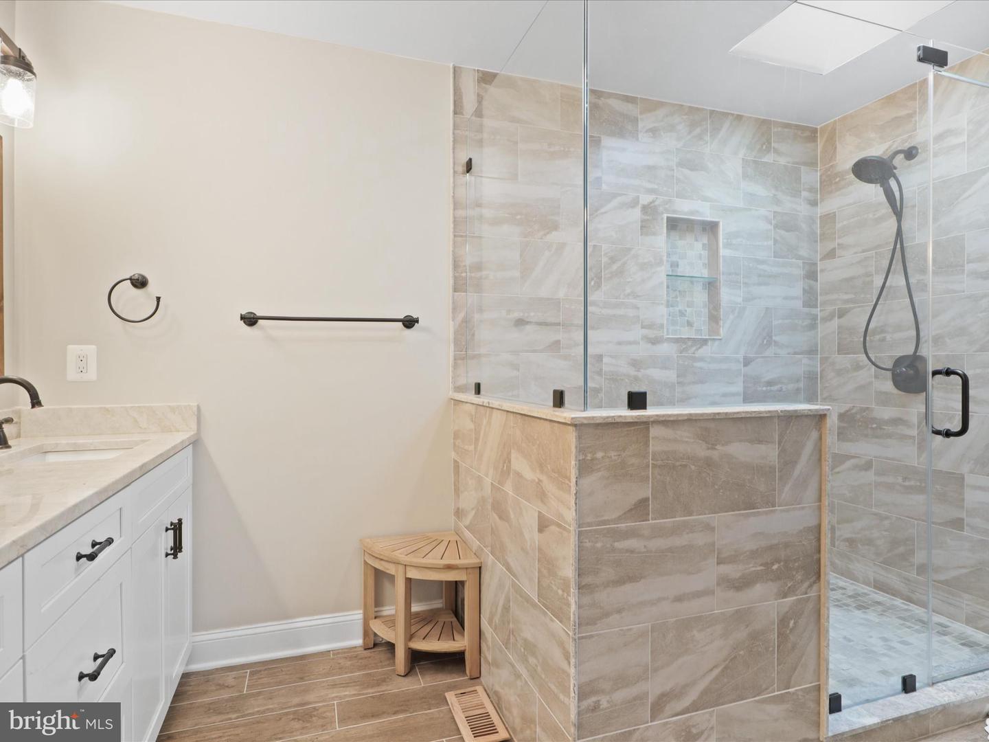 5200 Honeysuckle Ct