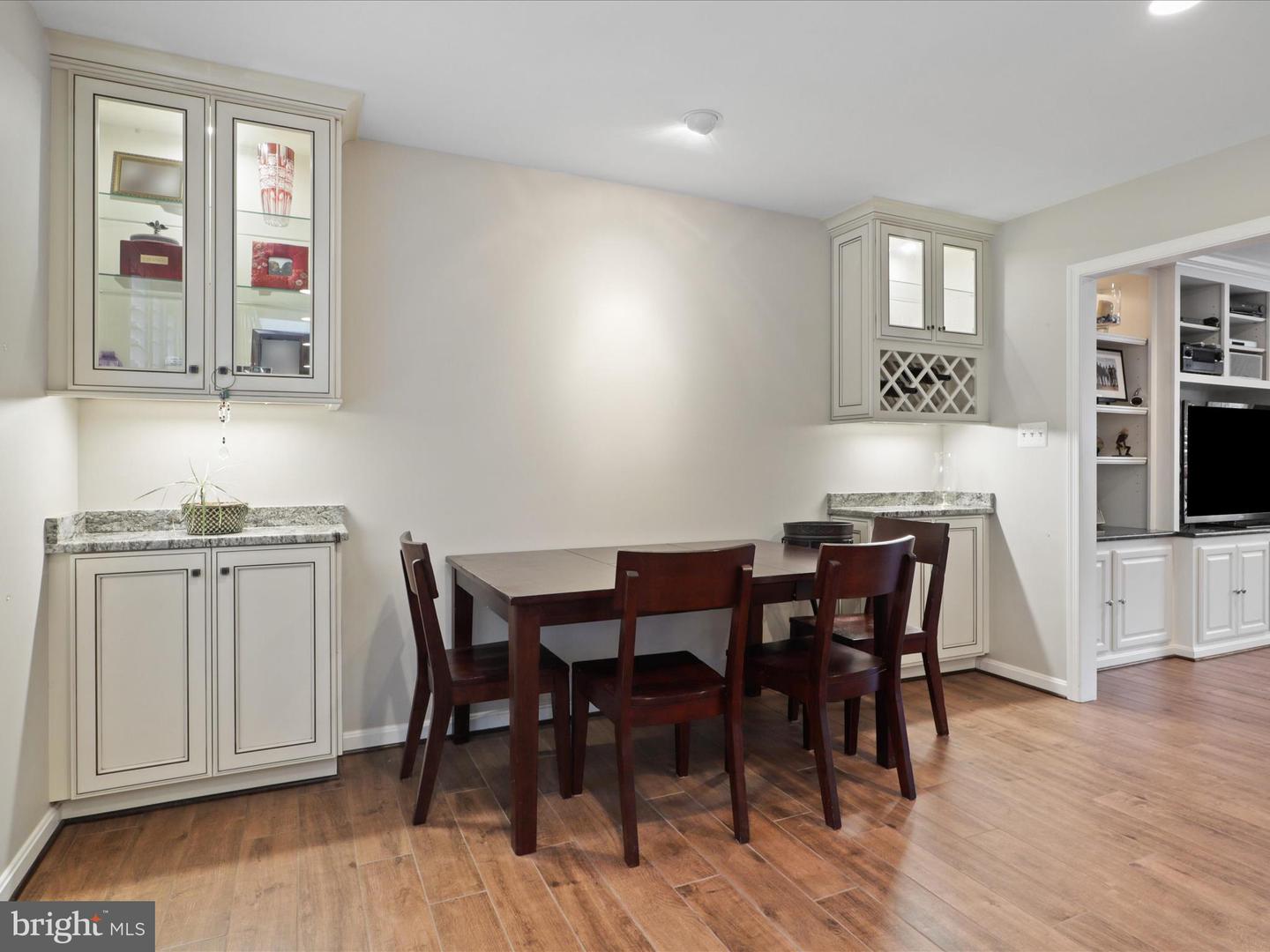 5200 Honeysuckle Ct
