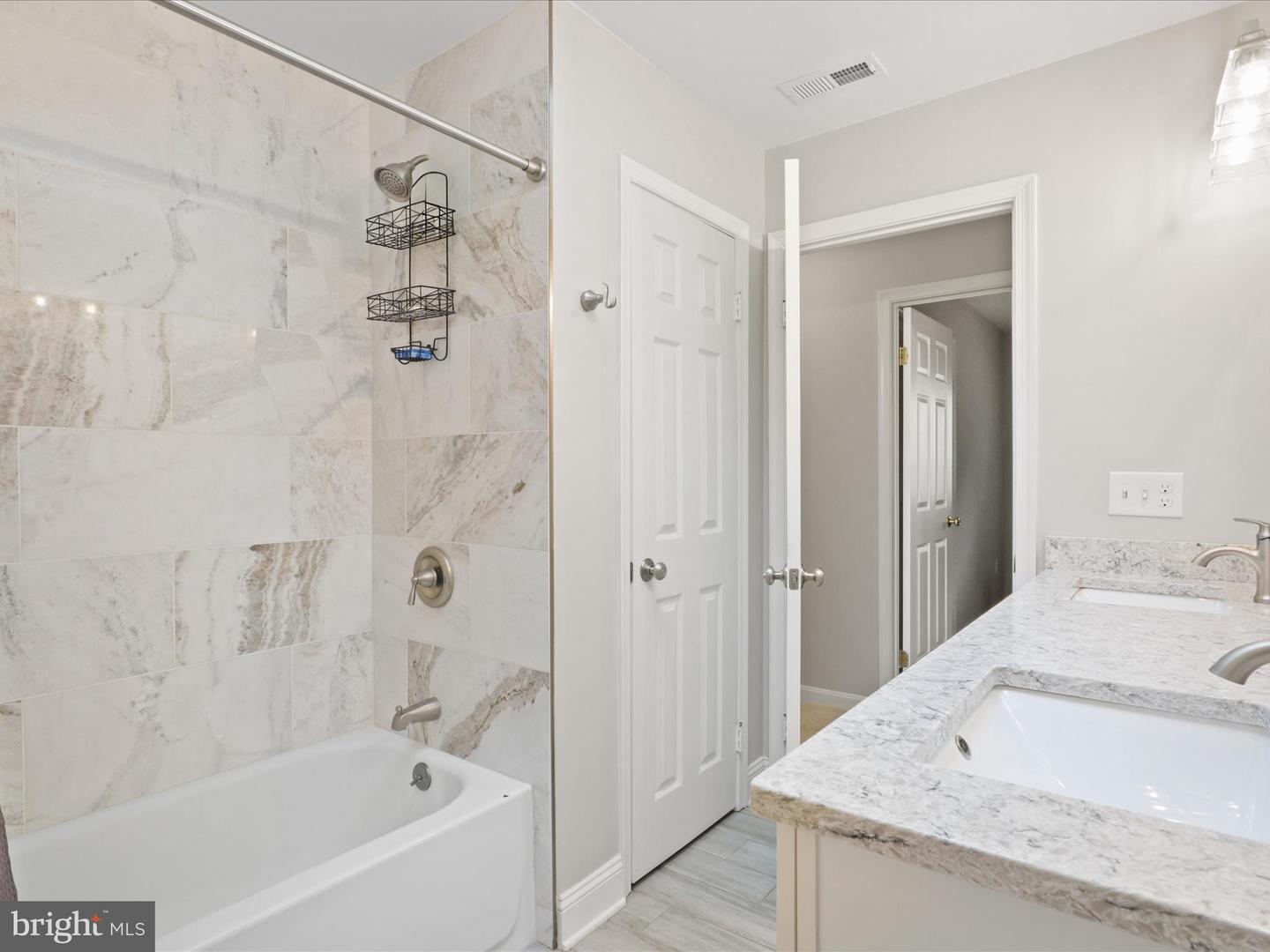 5200 Honeysuckle Ct