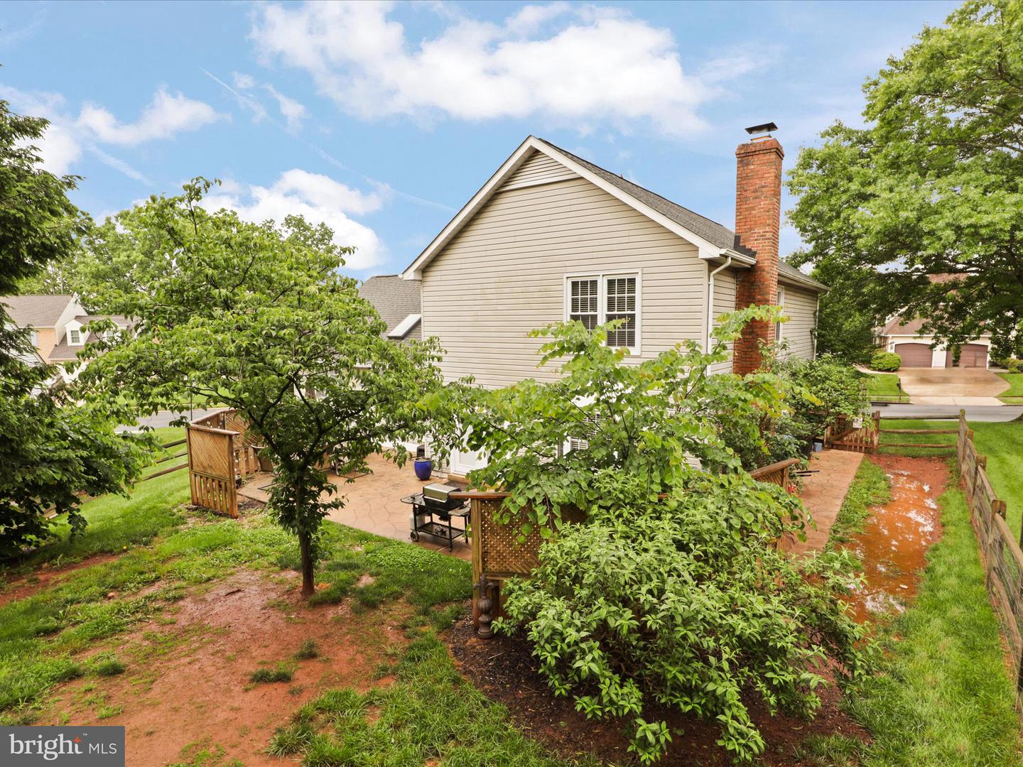 5200 Honeysuckle Ct
