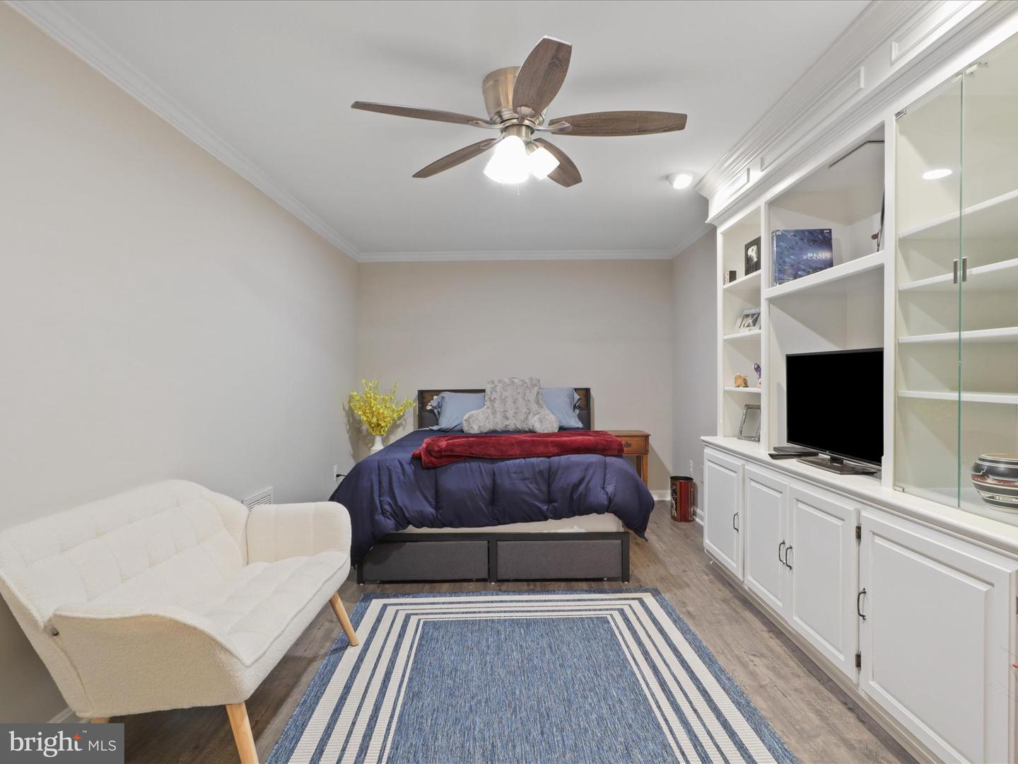5200 Honeysuckle Ct