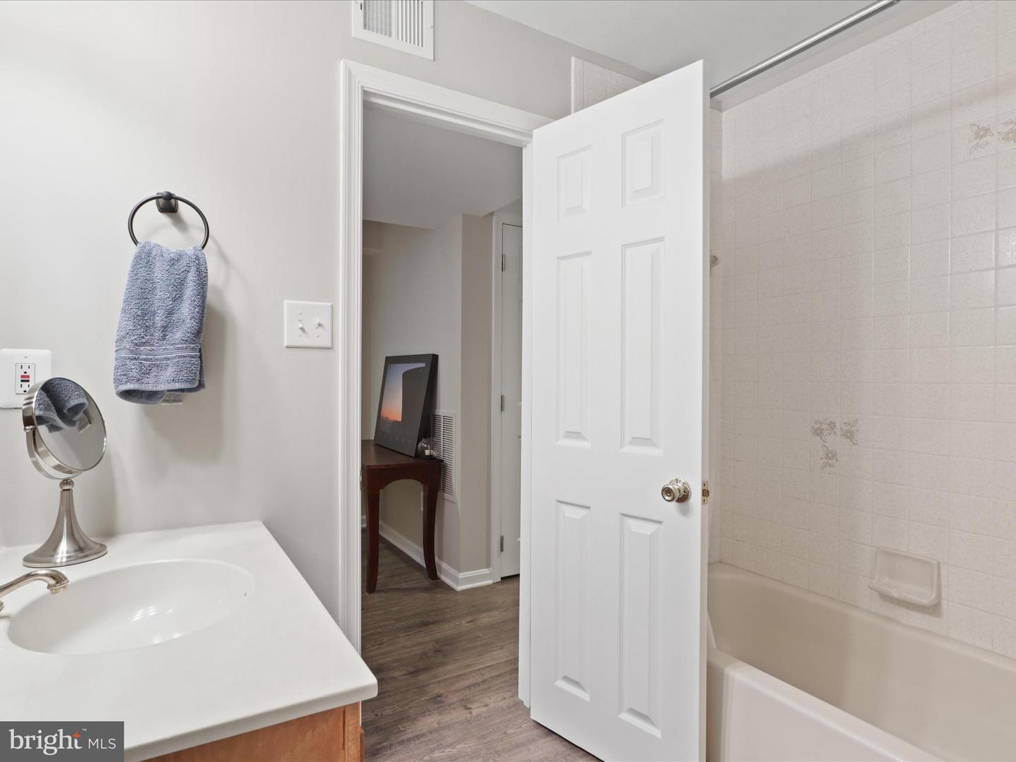 5200 Honeysuckle Ct