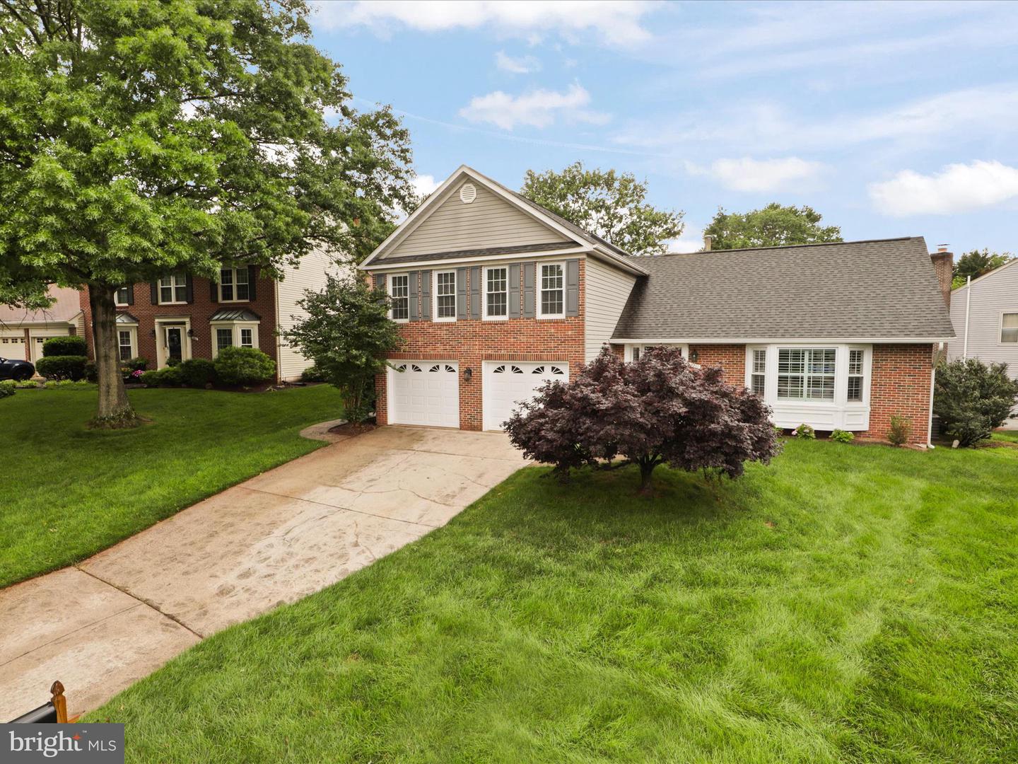 5200 Honeysuckle Ct