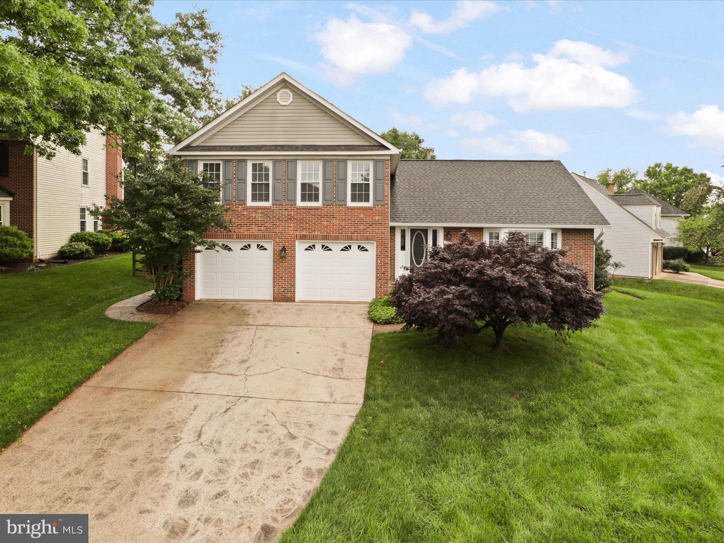5200 Honeysuckle Ct