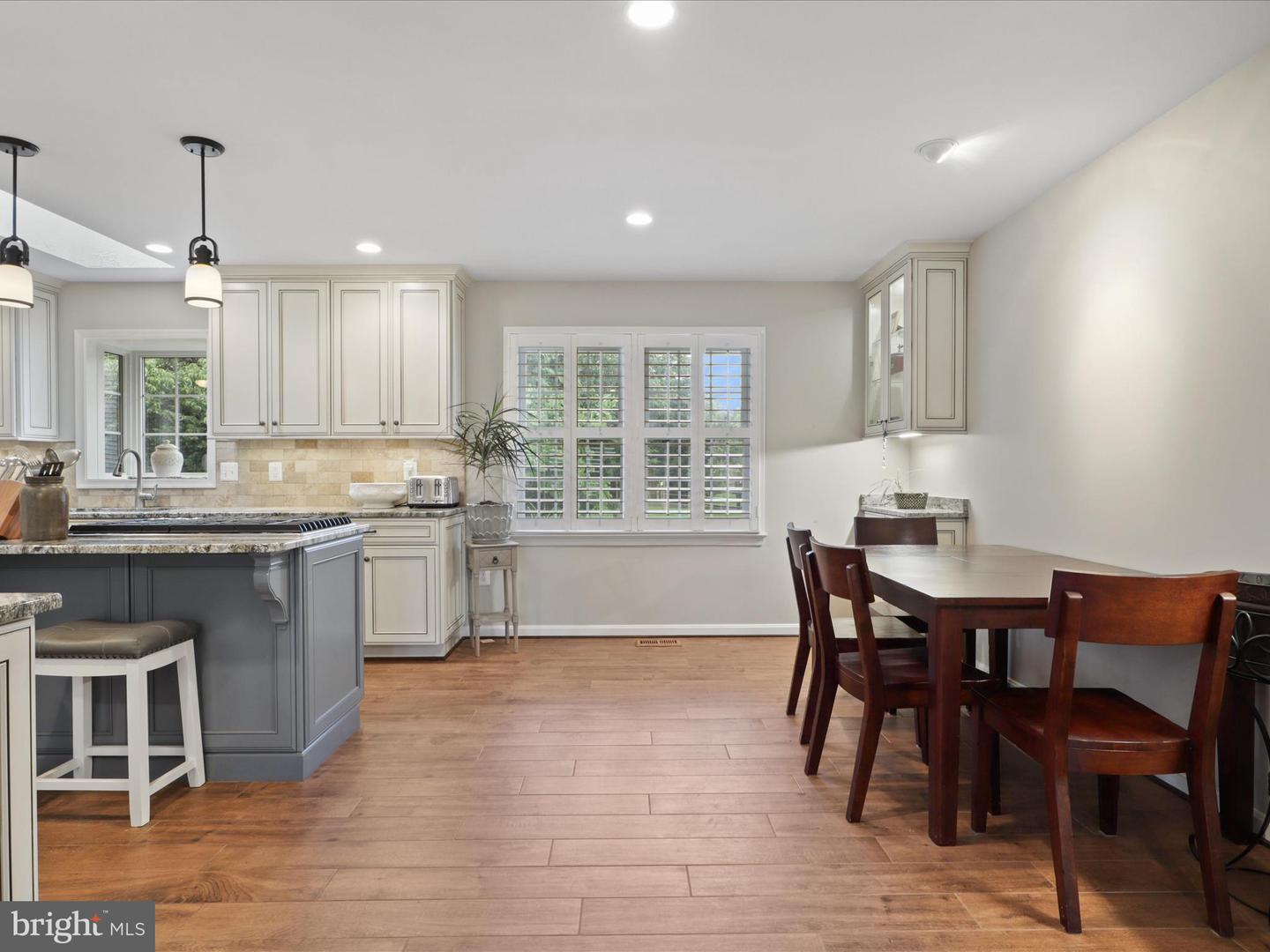 5200 Honeysuckle Ct