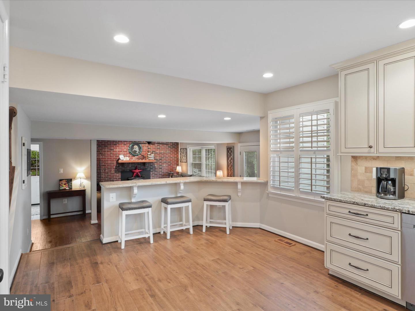 5200 Honeysuckle Ct