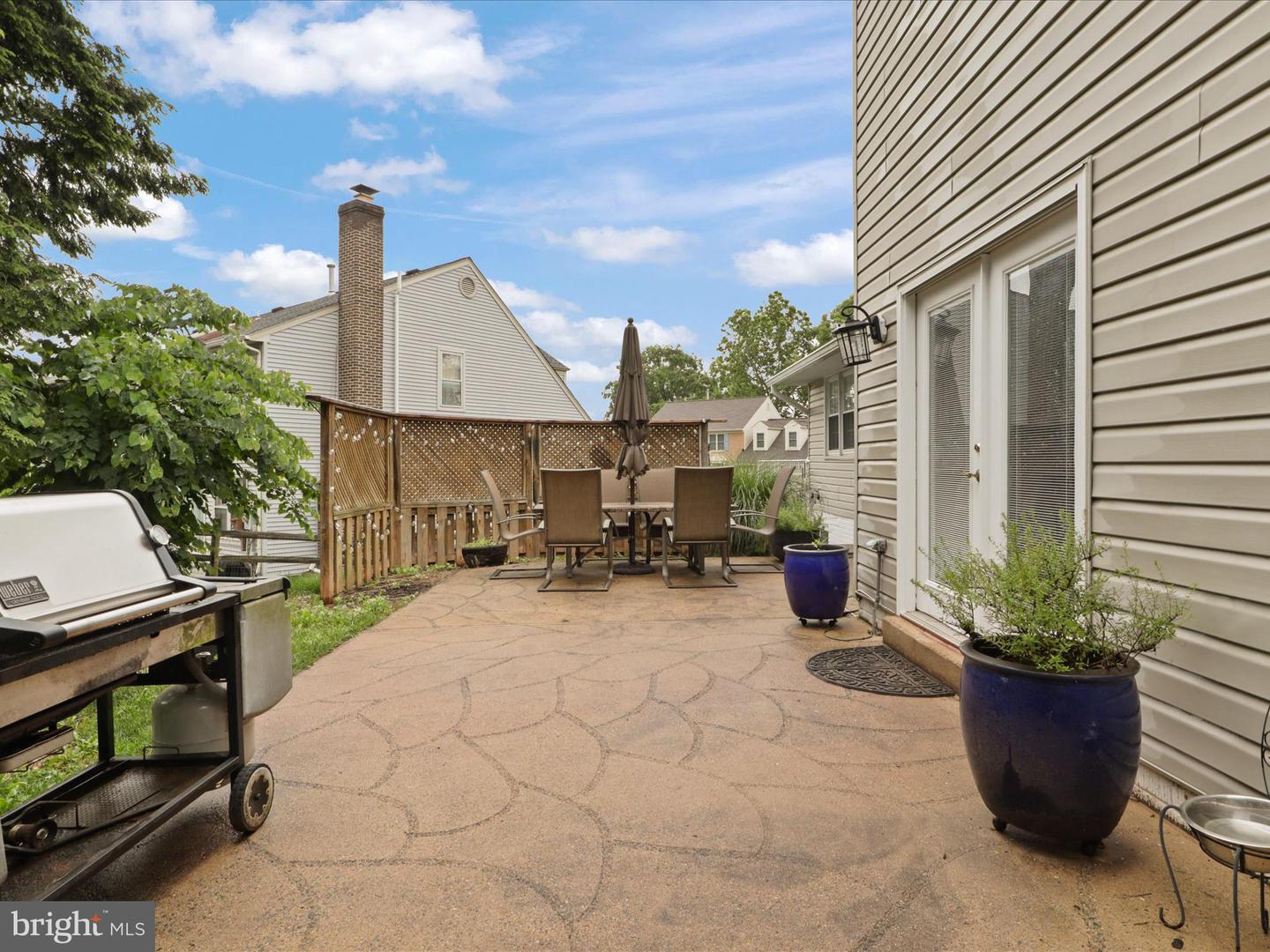 5200 Honeysuckle Ct