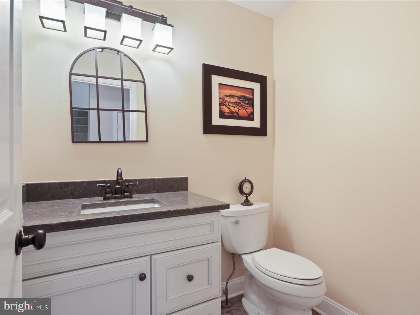 5200 Honeysuckle Ct
