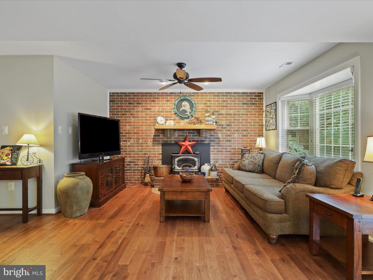5200 Honeysuckle Ct
