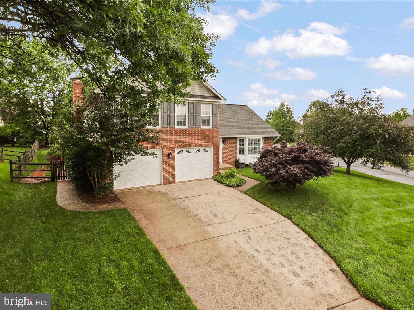 5200 Honeysuckle Ct