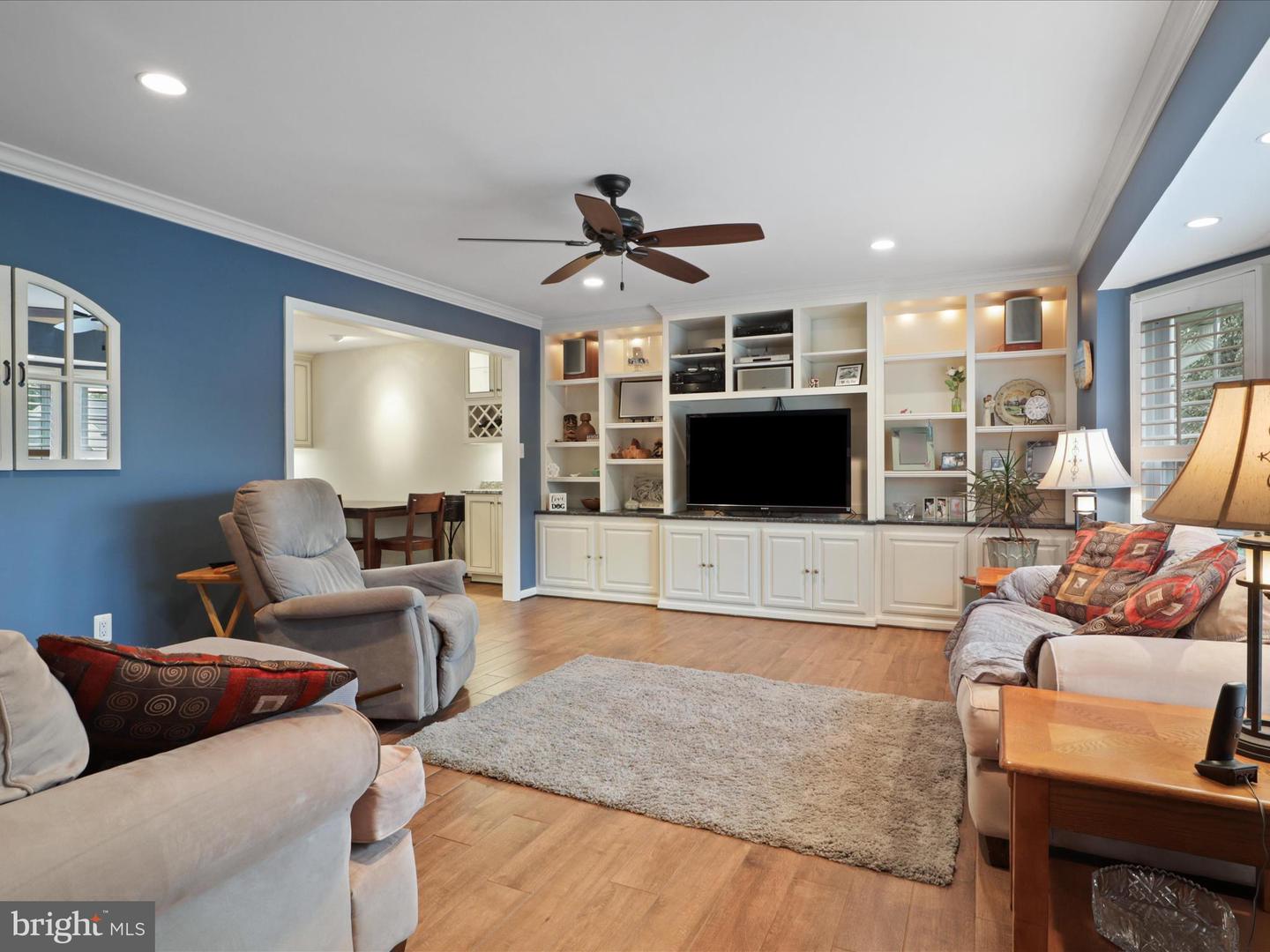 5200 Honeysuckle Ct