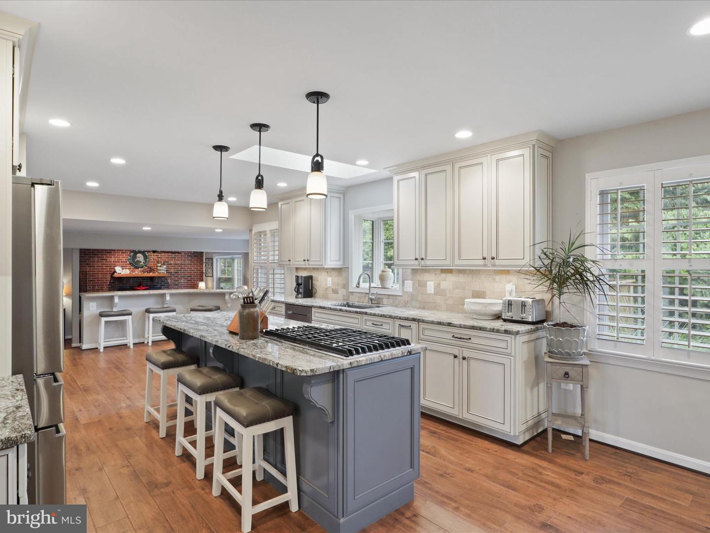 5200 Honeysuckle Ct