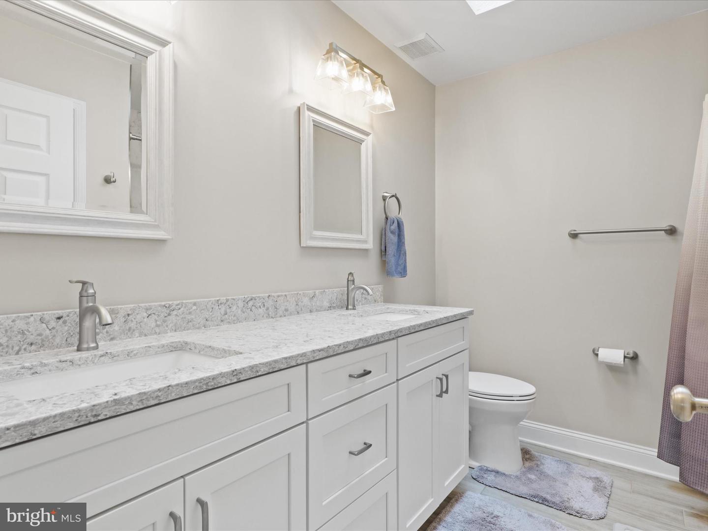 5200 Honeysuckle Ct