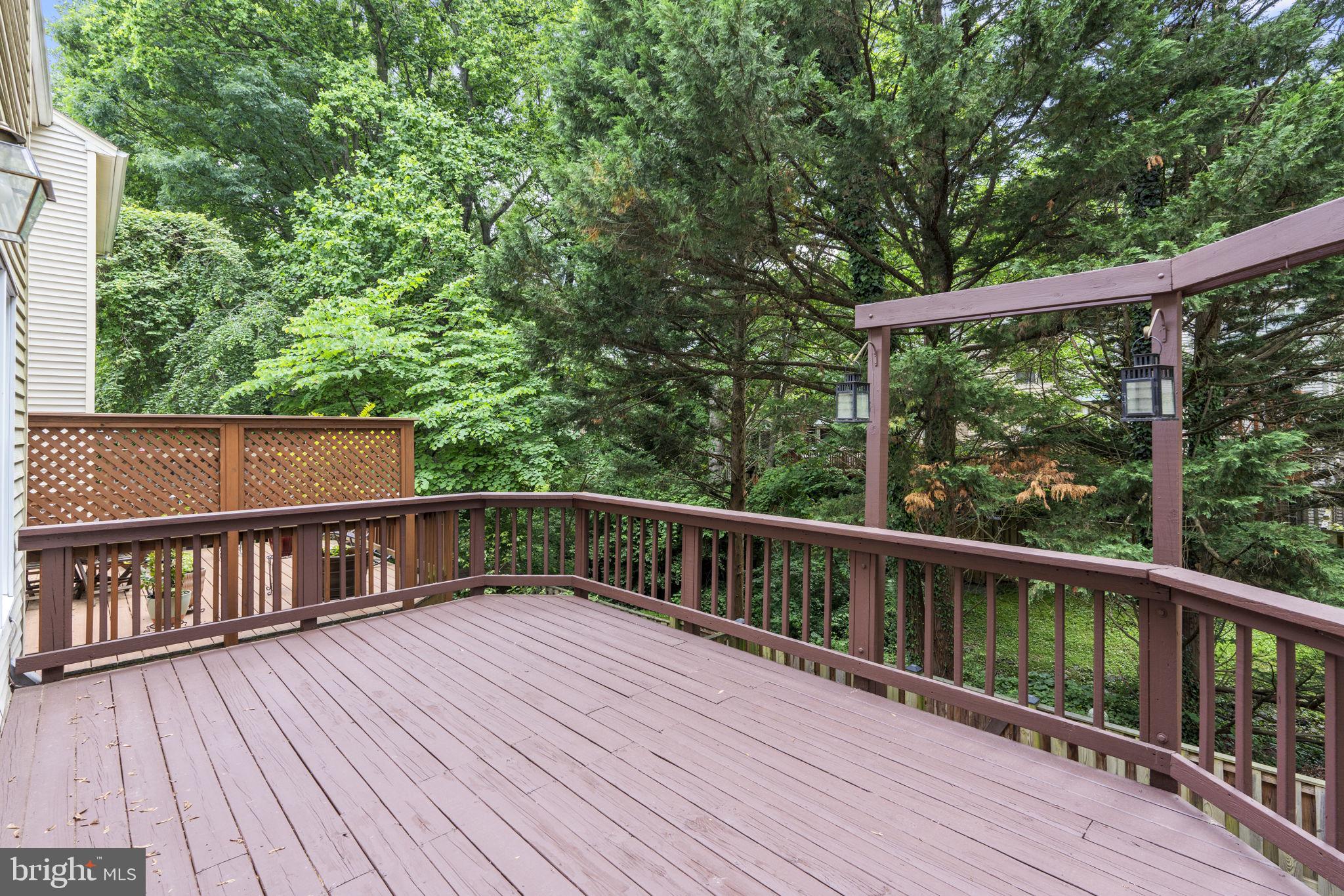 5704 Lakeside Oak Ln