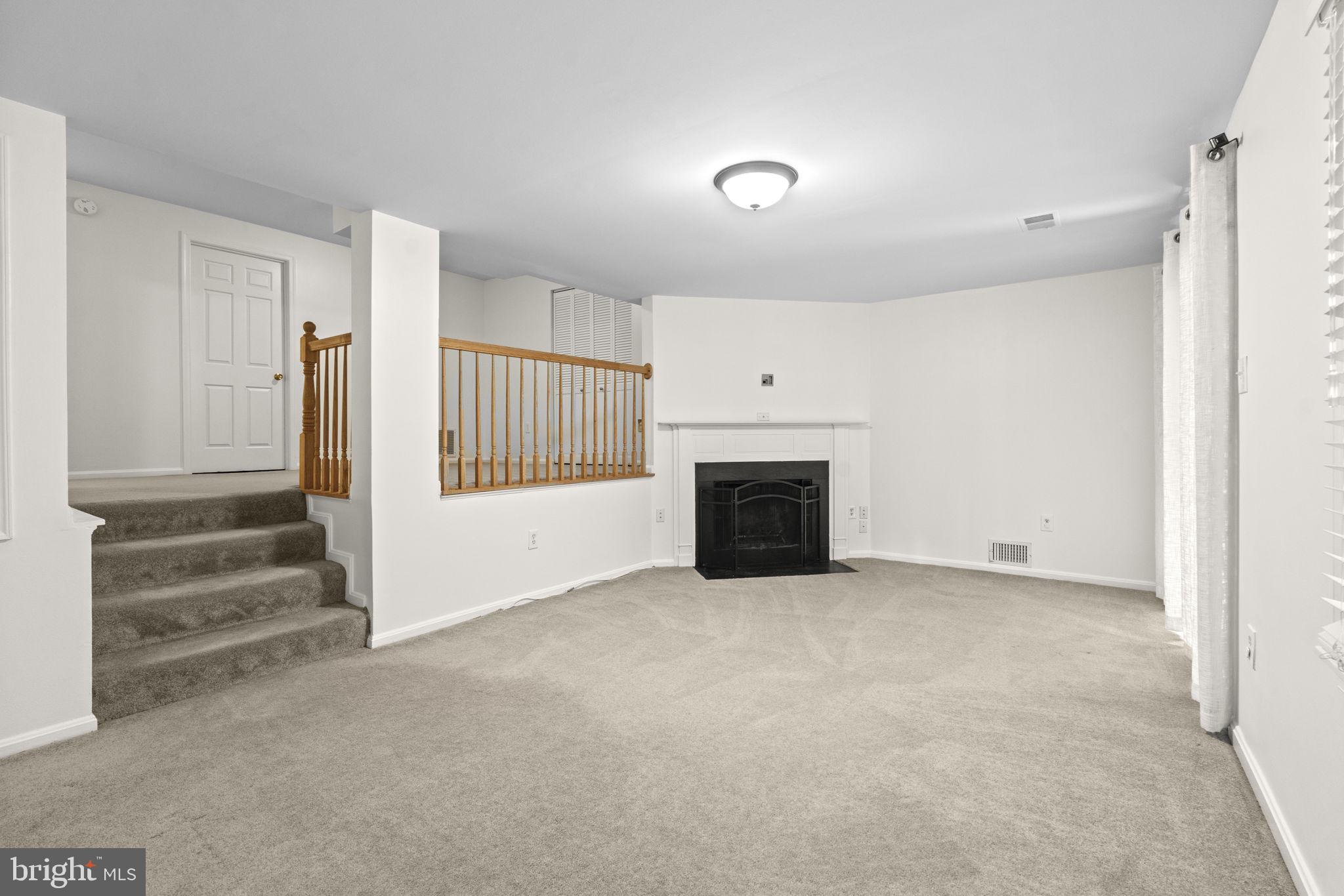 5704 Lakeside Oak Ln
