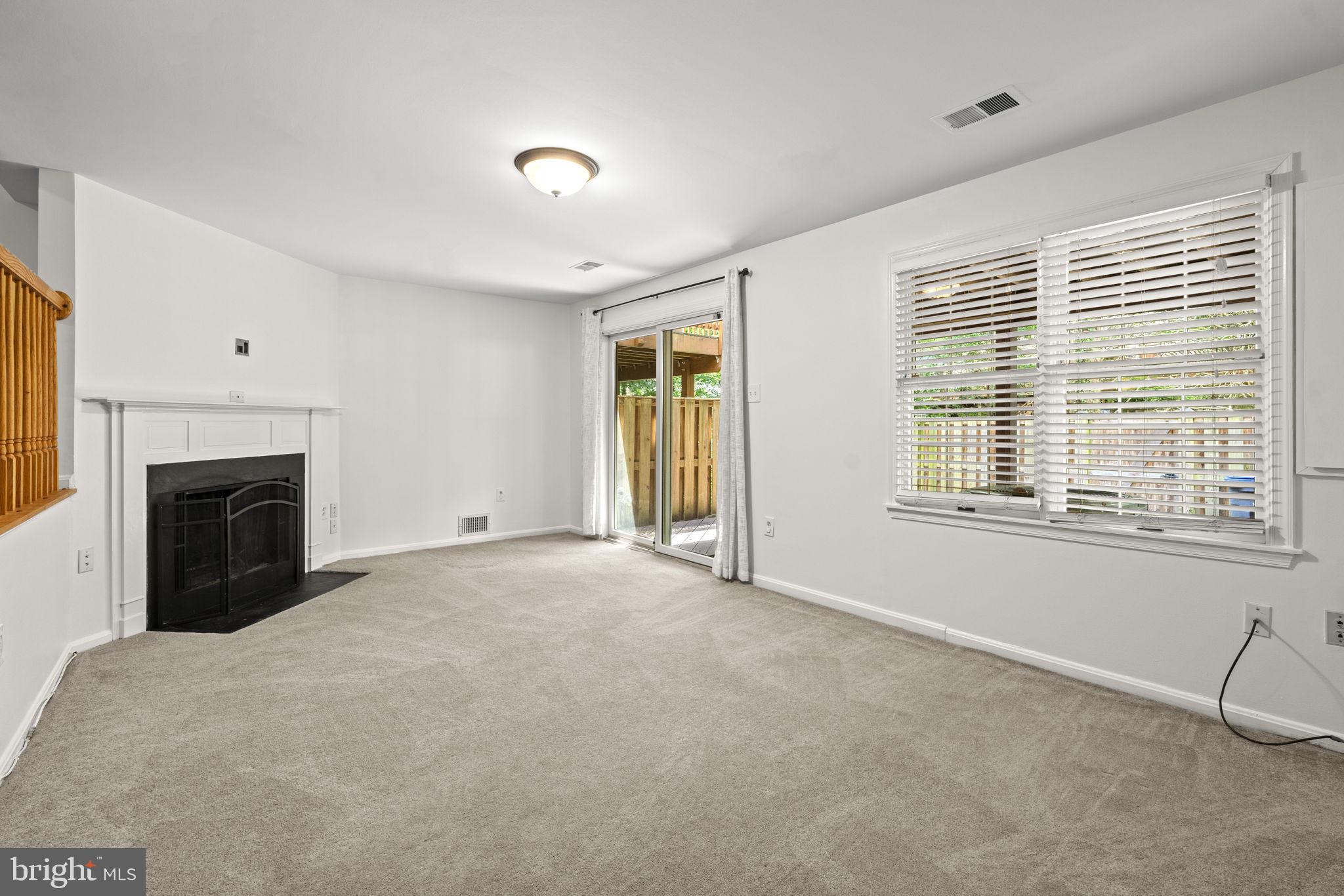 5704 Lakeside Oak Ln