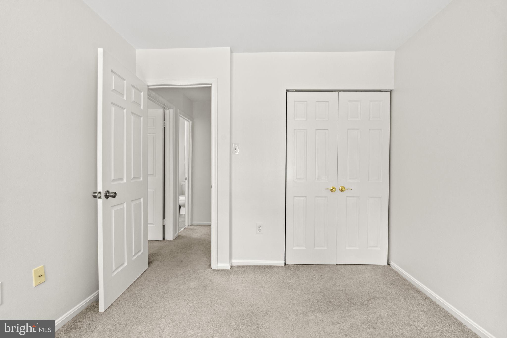 5704 Lakeside Oak Ln