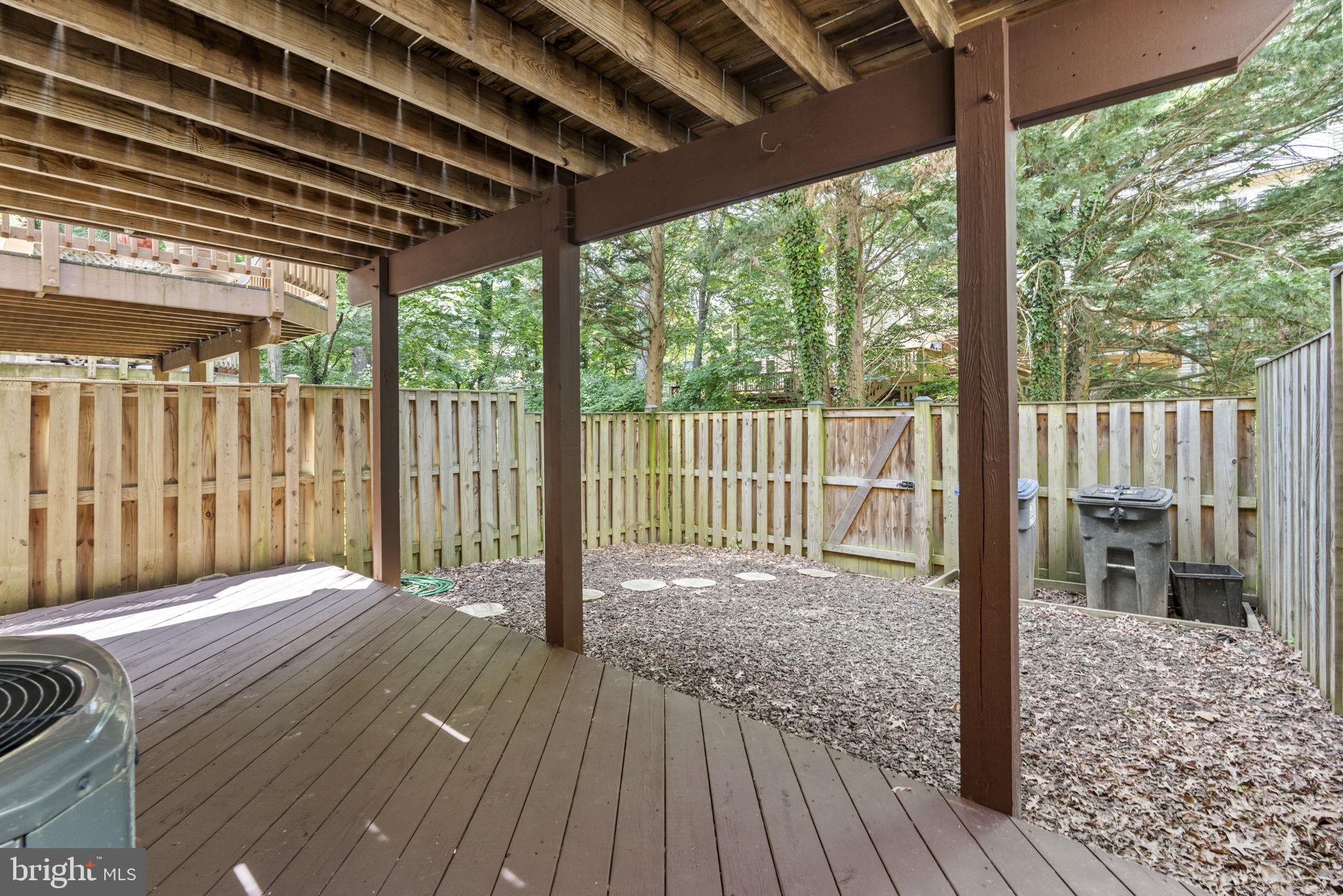 5704 Lakeside Oak Ln
