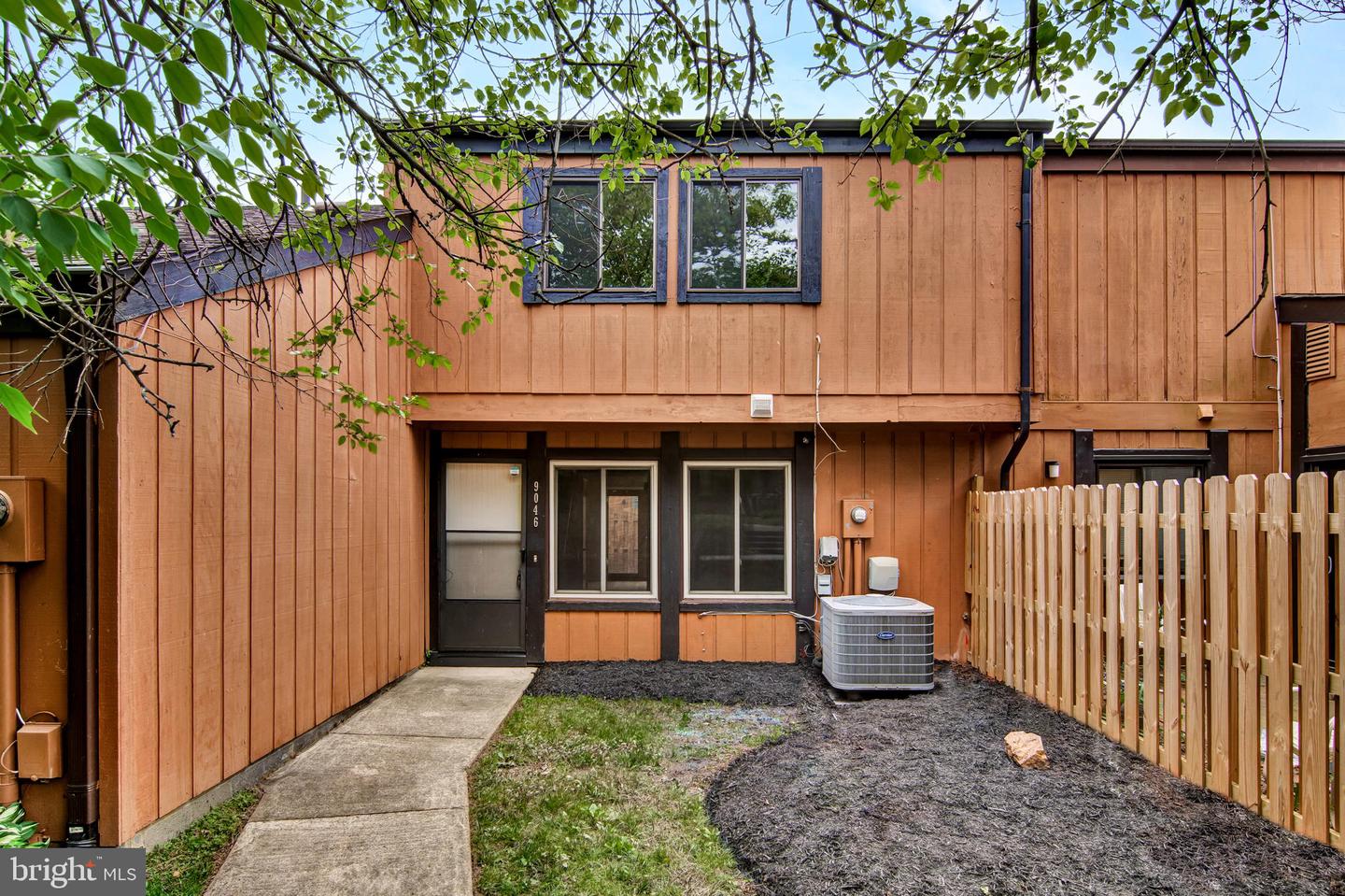 9046 Arlington Blvd