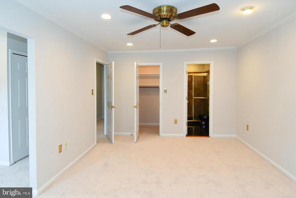 9910 Longford Ct