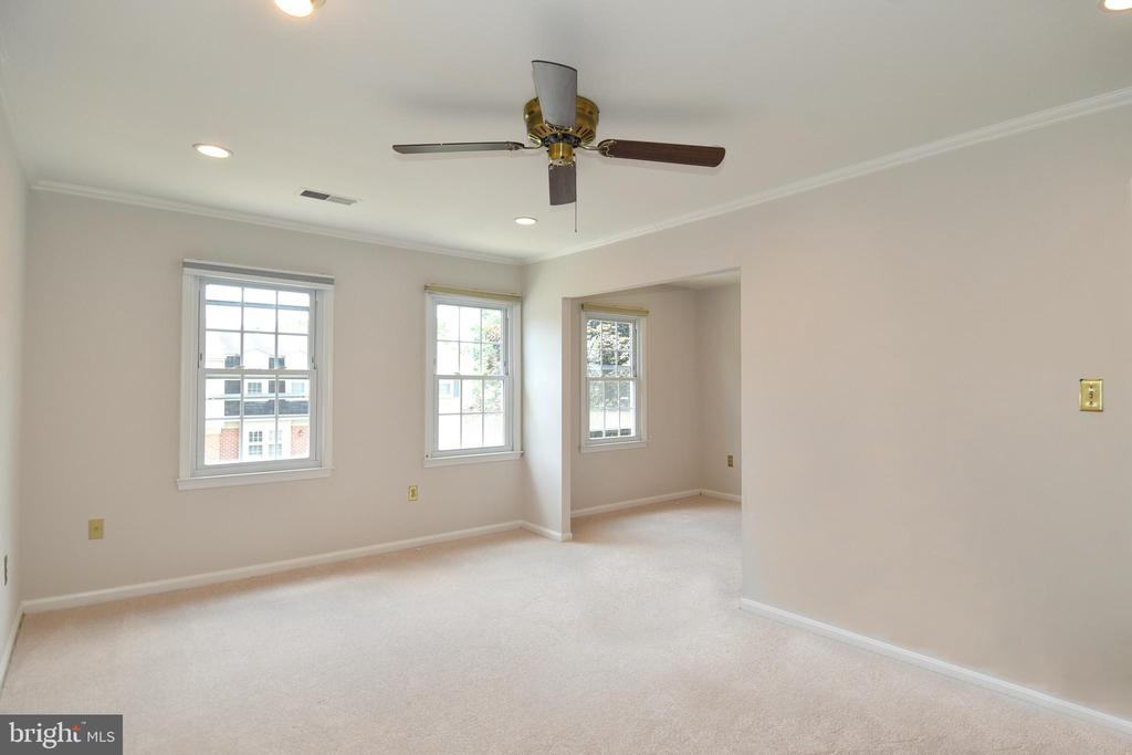 9910 Longford Ct