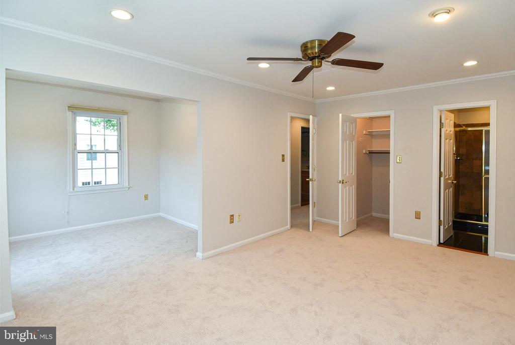 9910 Longford Ct