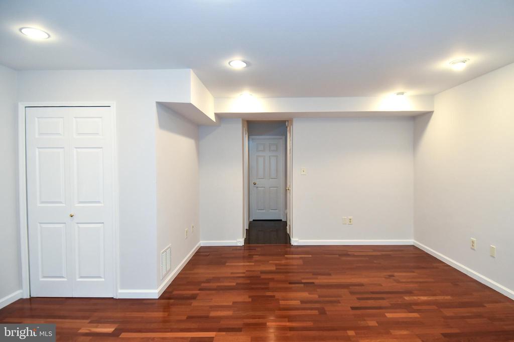 9910 Longford Ct