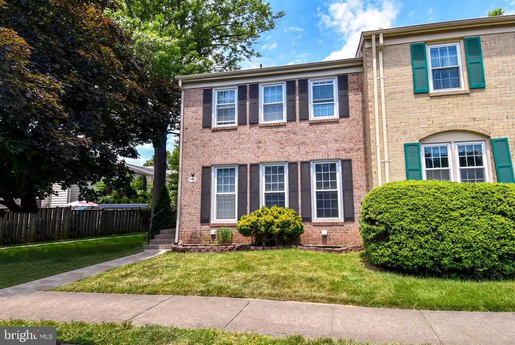 9910 Longford Ct