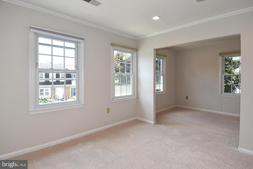 9910 Longford Ct