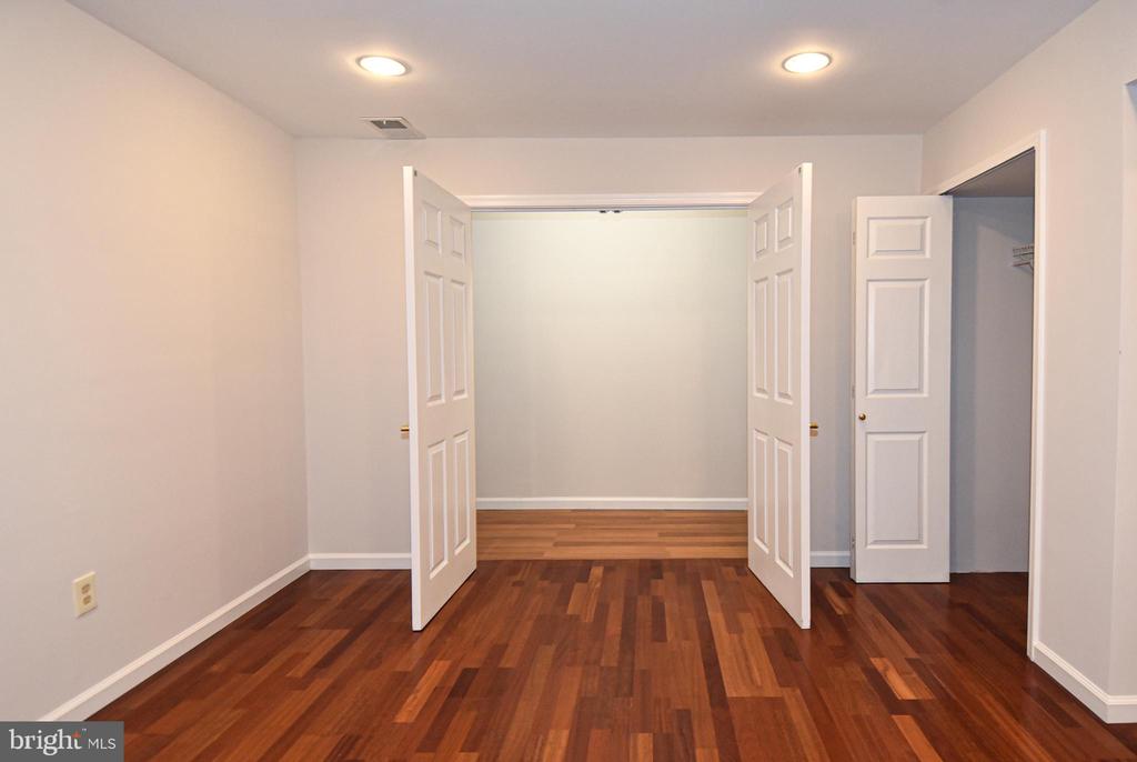 9910 Longford Ct