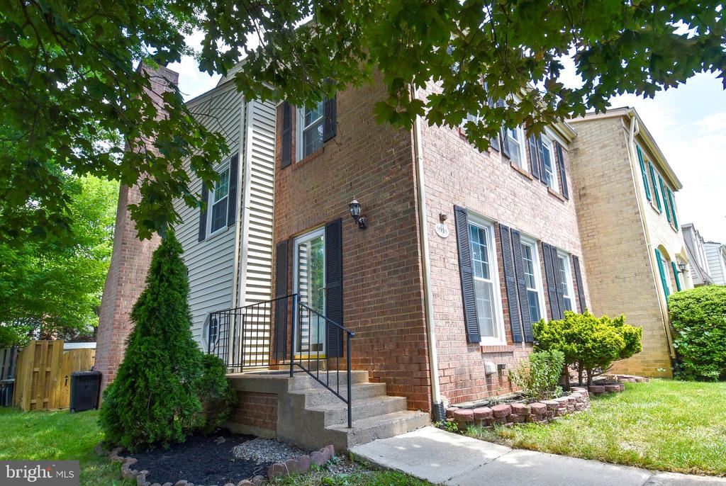 9910 Longford Ct