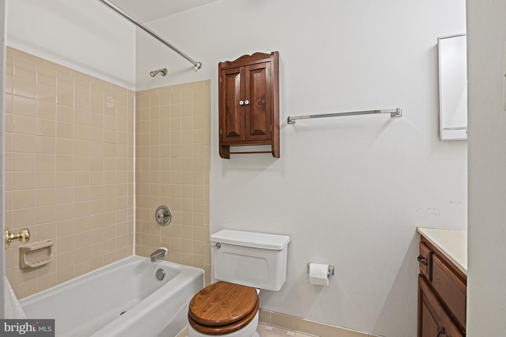 7009 Hamel Hill Ct