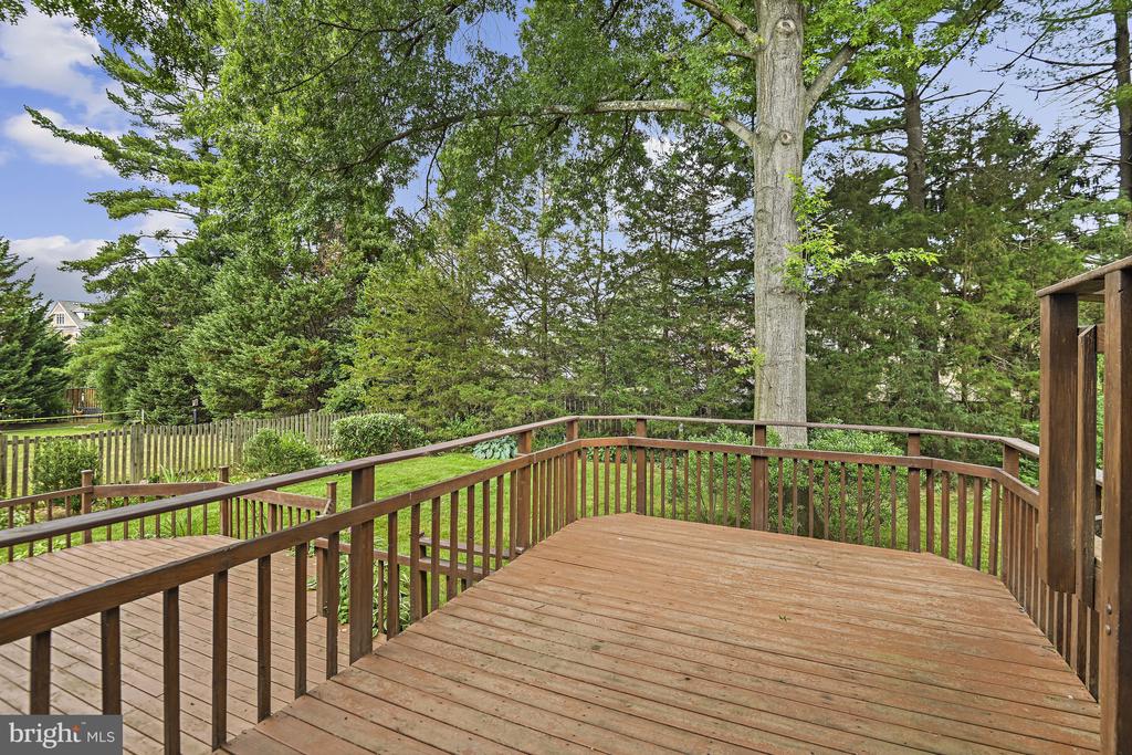 7009 Hamel Hill Ct