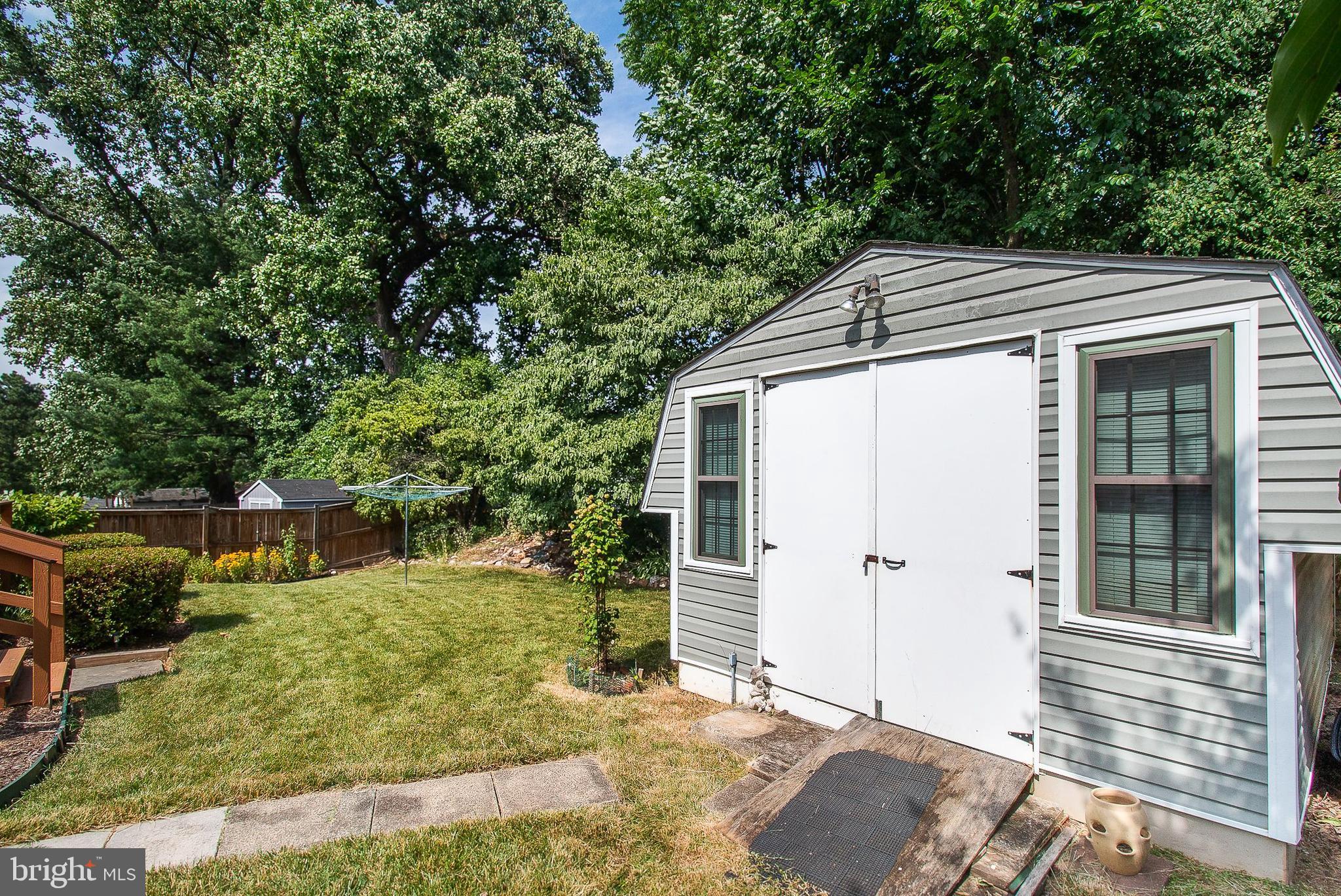 3143 Headrow Ln