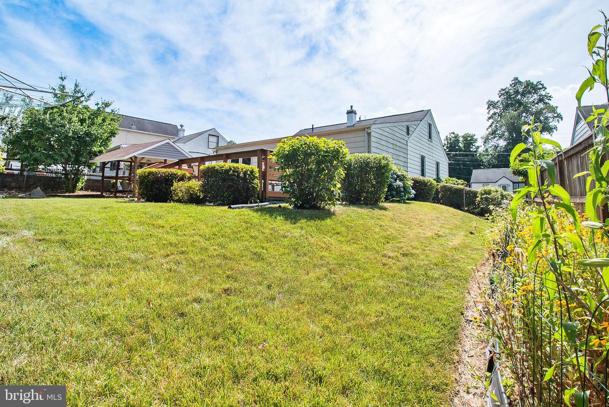 3143 Headrow Ln