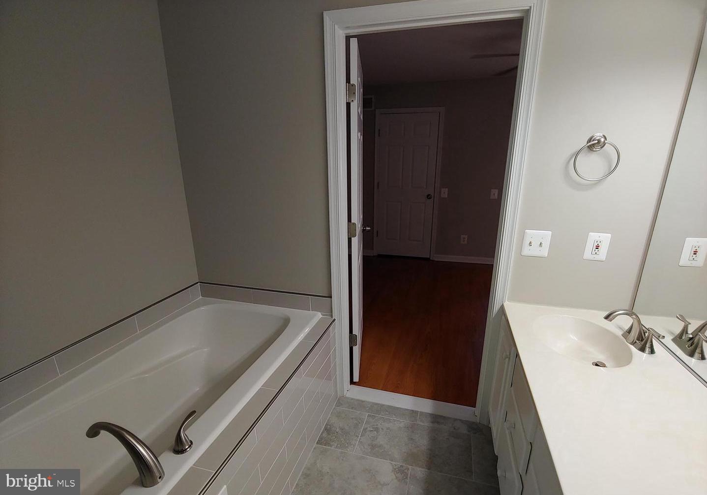 7064 FALLS REACH DR #7064