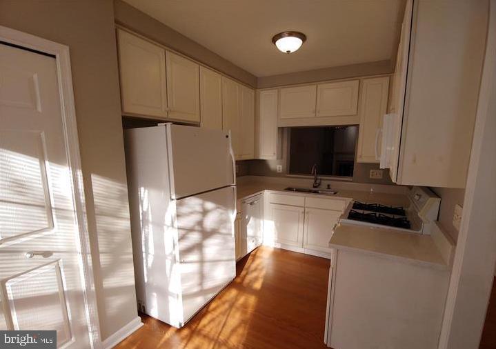 7064 FALLS REACH DR #7064