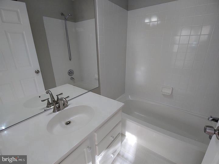 7064 FALLS REACH DR #7064