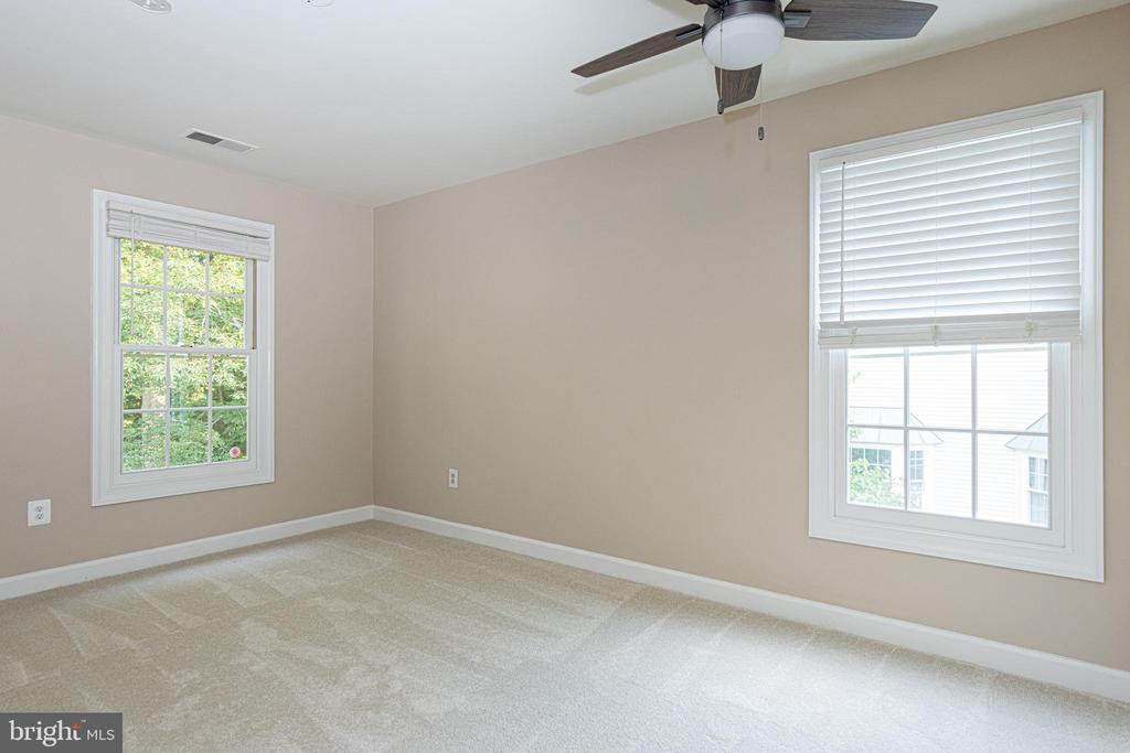 8628 Oak Chase Cir