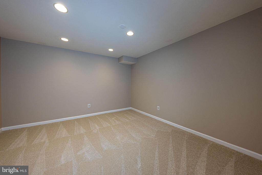 8628 Oak Chase Cir