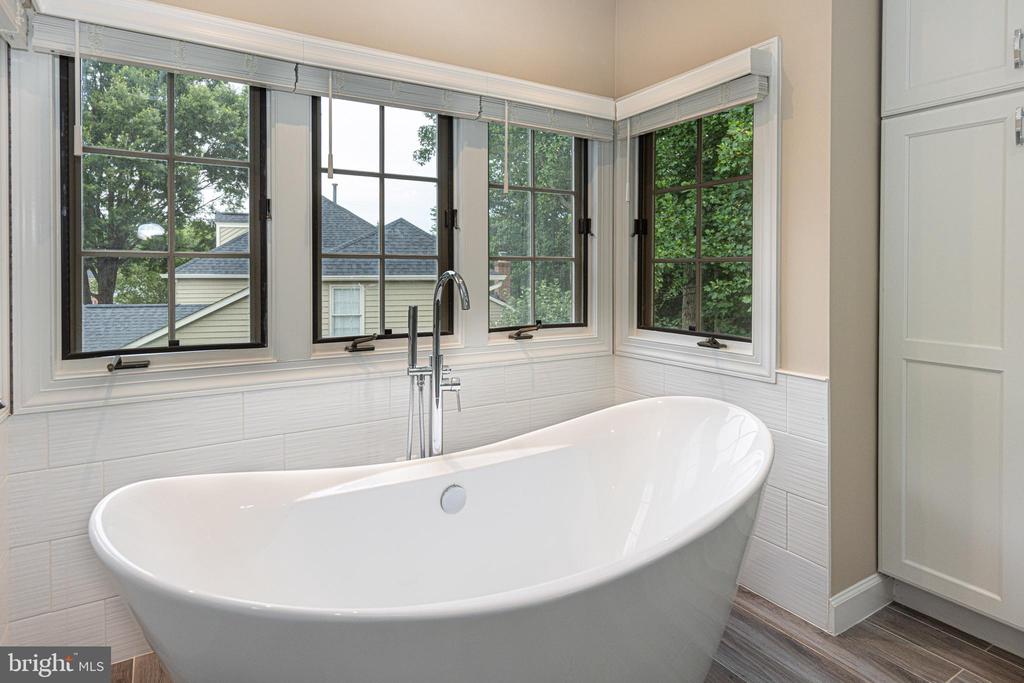 8628 Oak Chase Cir