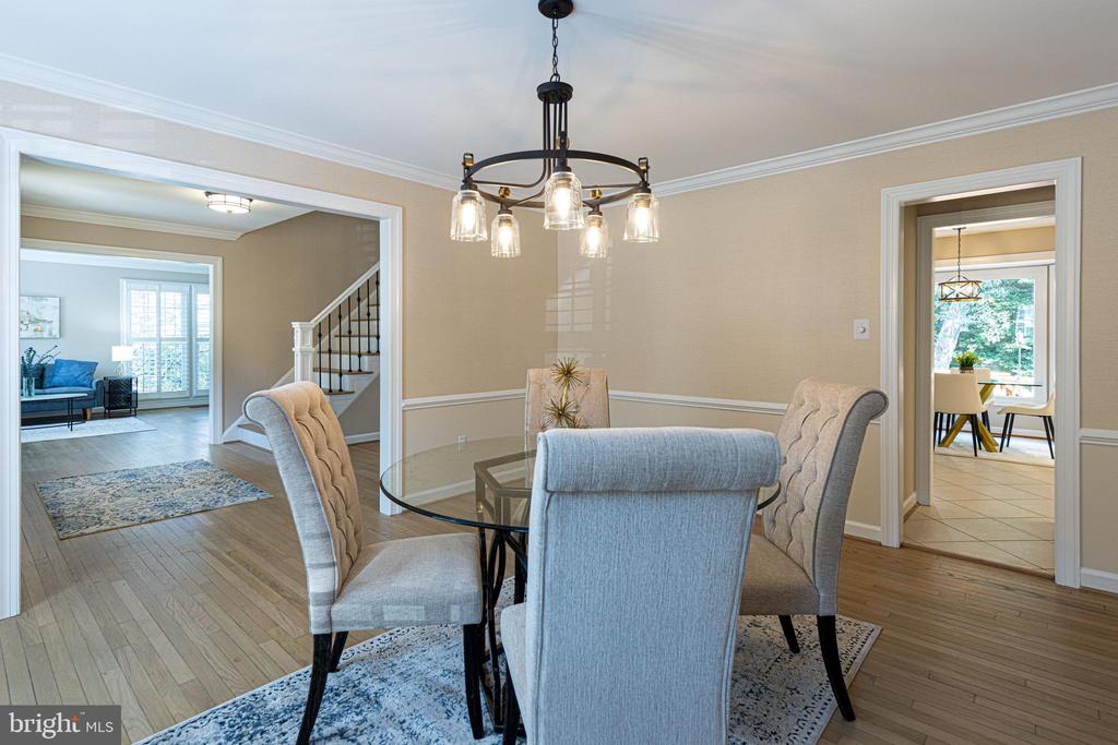 8628 Oak Chase Cir