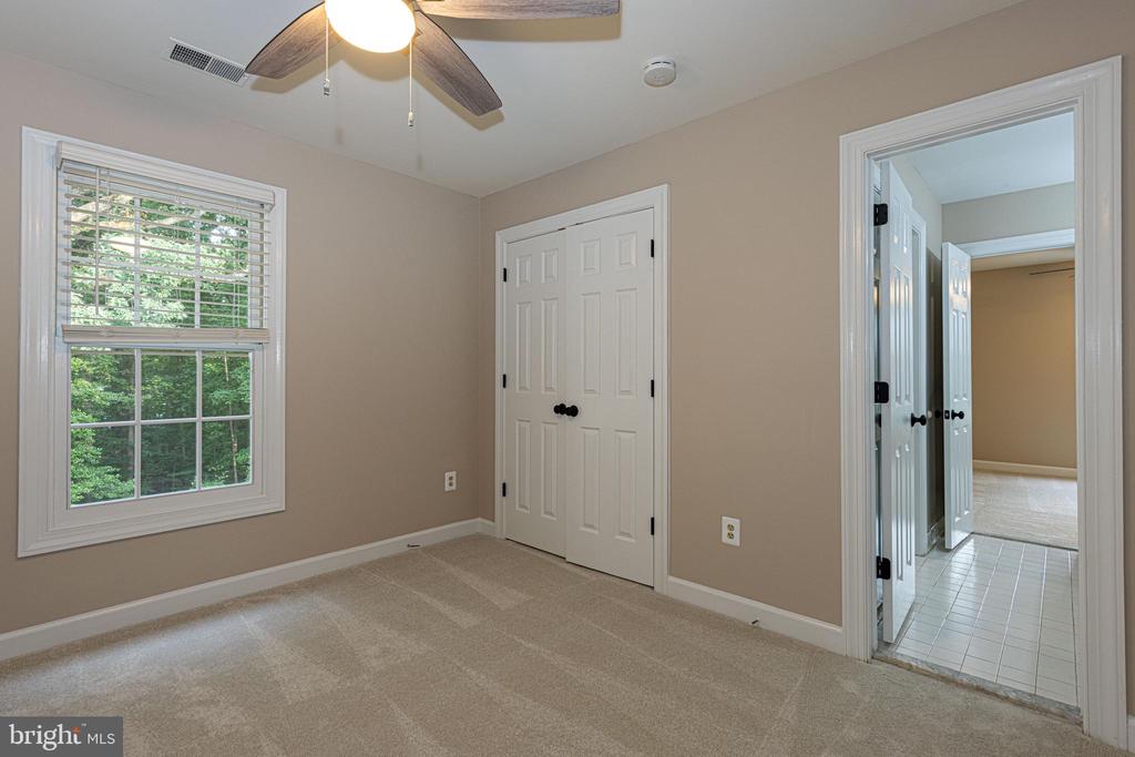 8628 Oak Chase Cir